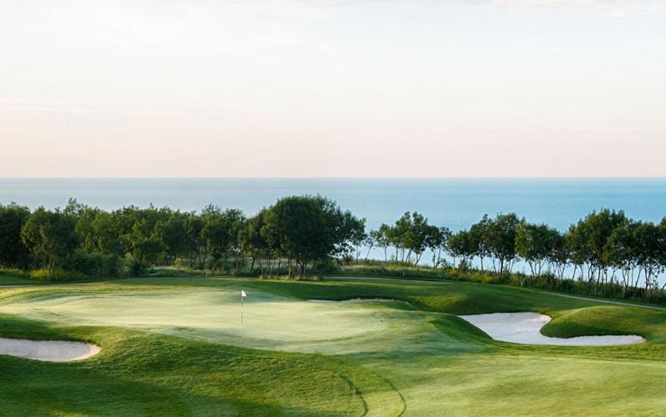 Lighthouse Golf Resort & Spa Apartments Baltsjik Buitenkant foto