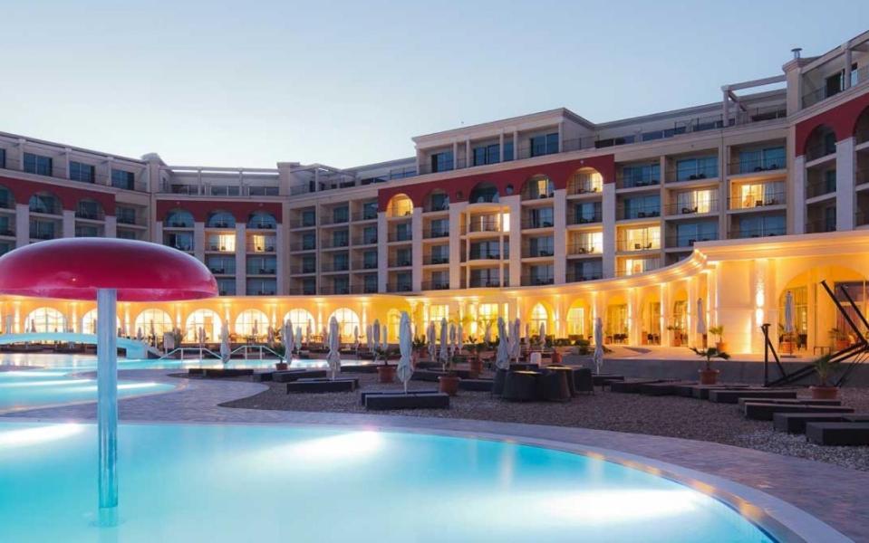 Lighthouse Golf Resort & Spa Apartments Baltsjik Buitenkant foto
