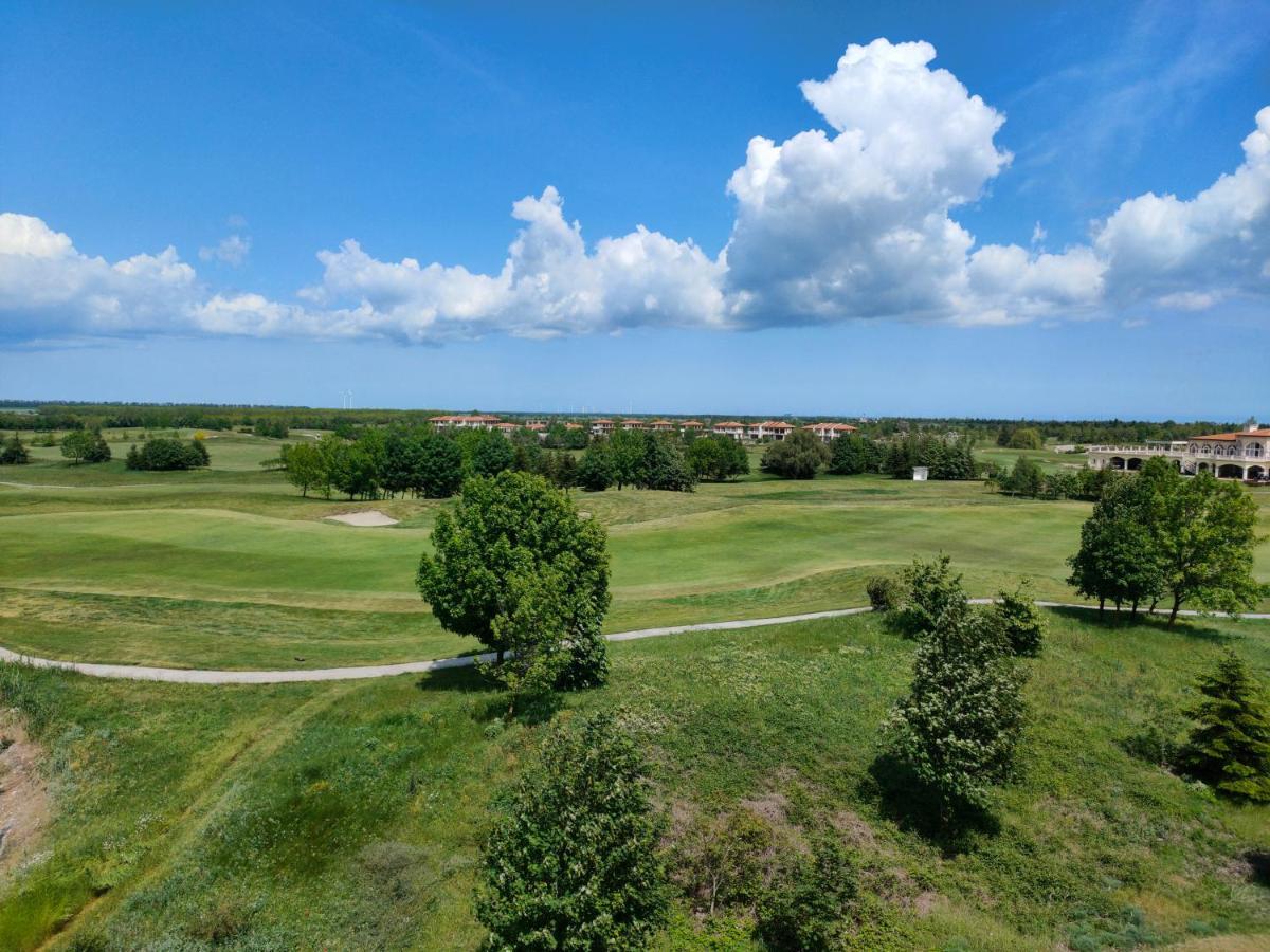 Lighthouse Golf Resort & Spa Apartments Baltsjik Buitenkant foto