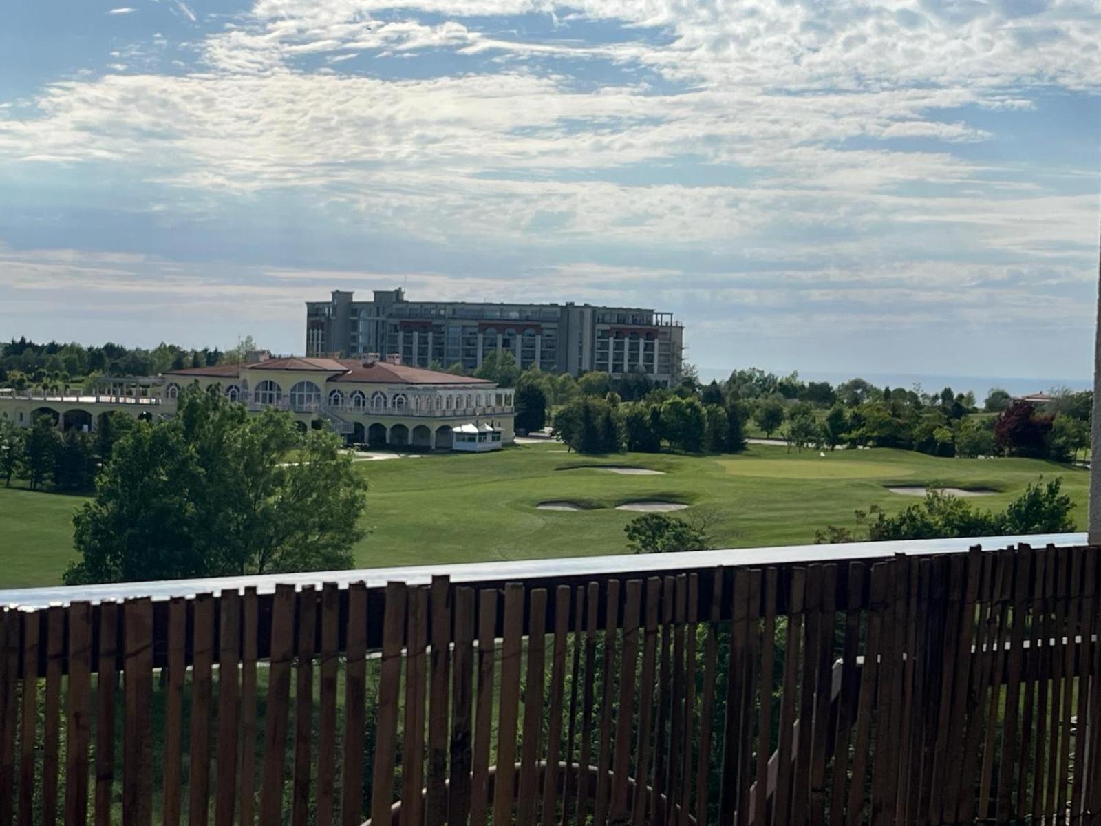 Lighthouse Golf Resort & Spa Apartments Baltsjik Buitenkant foto