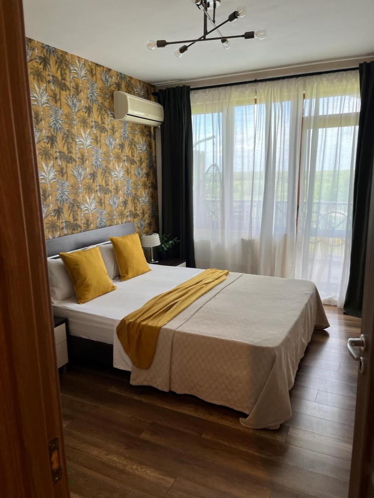 Lighthouse Golf Resort & Spa Apartments Baltsjik Buitenkant foto
